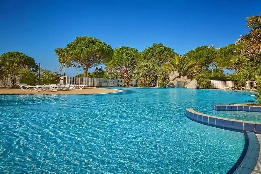 Bora Bora Hotel Plouescat 0*,